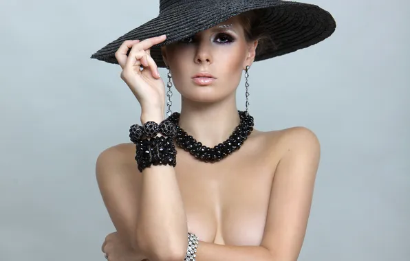 Look, model, hat, necklace, shoulders