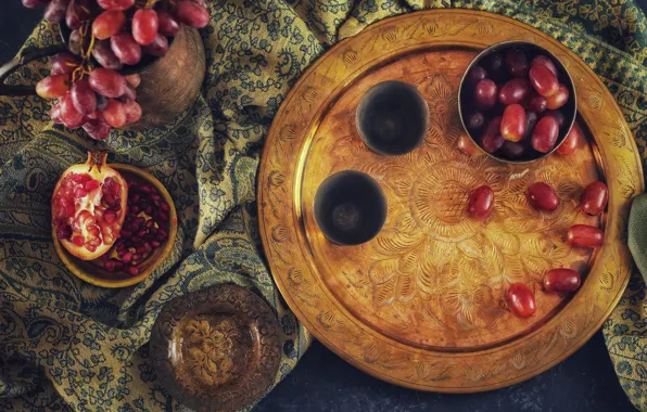 Grapes, dishes, fabric, grenades, tray