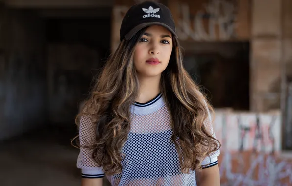 Picture brown eyes, cute girl, Marcelo Chagas, black baseball cap, mesh t-shirt
