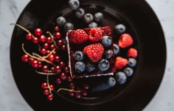 Berries, raspberry, the dark background, blueberries, plate, pie, cake, cake