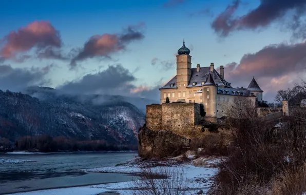 Picture nature, river, castle, morning