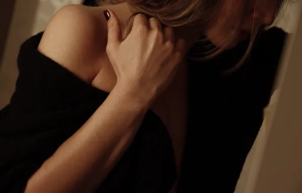 Chest, face, body, hand, nose, brunette, lips, fashion