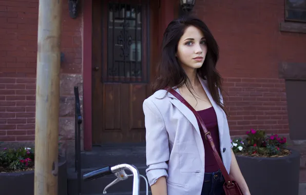 GIRL, LOOK, BRUNETTE, EMILY RUDD