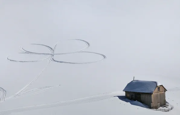 Snow, traces, romance, house