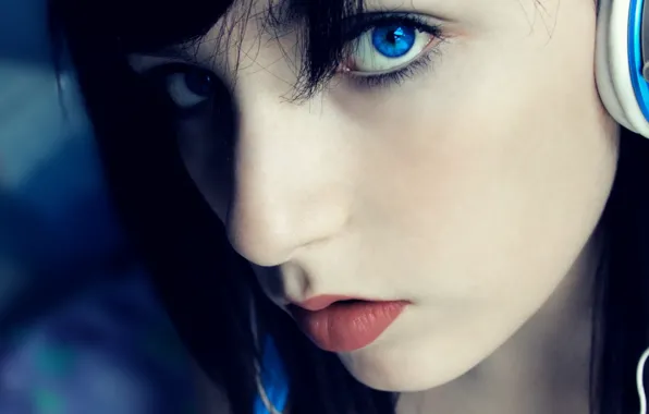 Picture look, girl, lips, blue eyes, earphone