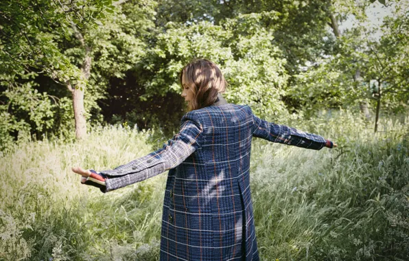 Grass, trees, pose, model, actress, Victoria Beckham, brown hair, coat