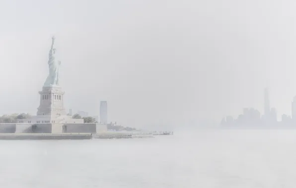 Picture New York, mist I see, Through early morning