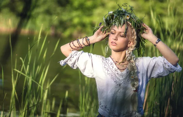 Lake, mood, blonde, reed, braid, bracelet, shirt, wreath