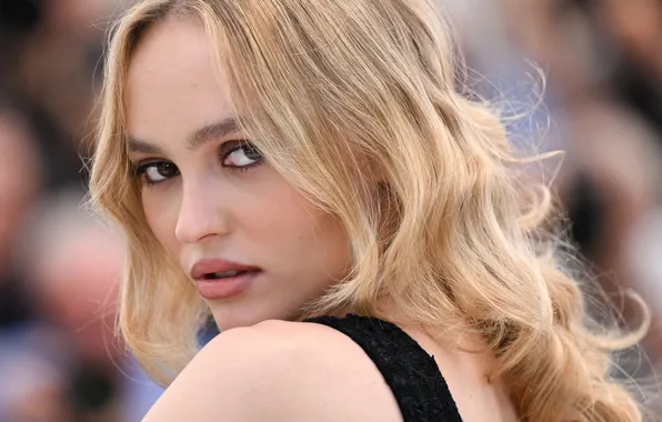 Look, pose, model, back, makeup, actress, Lily-Rose Depp, Lily-Rose Depp