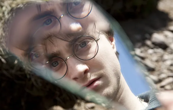 Reflection, mirror, Harry Potter, Daniel Radcliffe, splinter