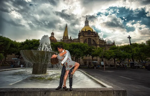 Picture the city, fountain, date