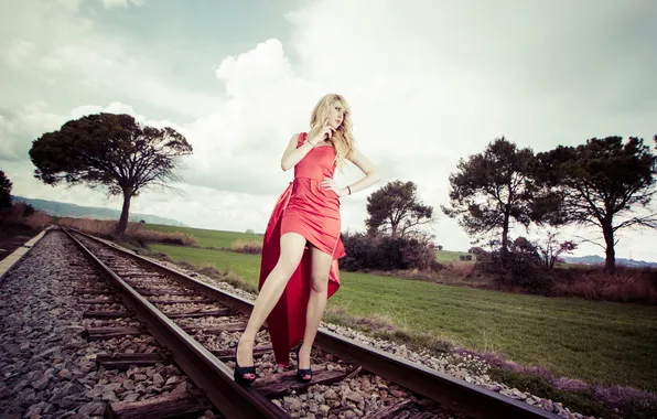 Picture girl, railroad, Wendy