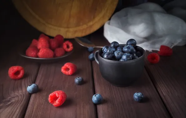 Berries, raspberry, the dark background, table, Board, blueberries, spoon, bowl