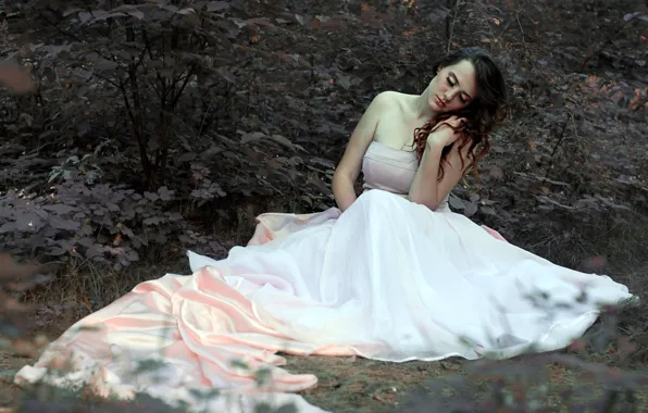 GIRL, FOREST, DRESS, BROWN hair, The BUSHES