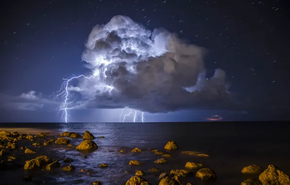 Sea, the storm, stones