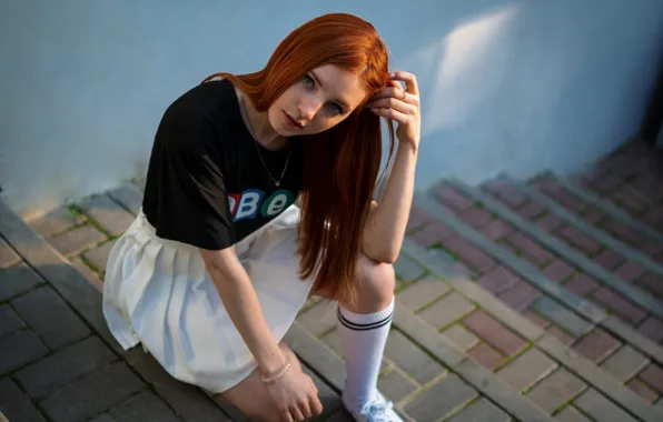 Look, steps, gesture, look, steps, white skirt, gesture, model posing