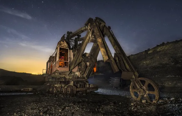 Night, loader, quarry