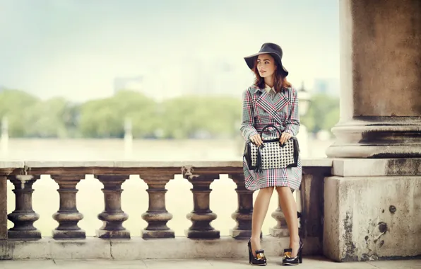 Pose, model, hat, actress, hairstyle, shoes, brown hair, bag