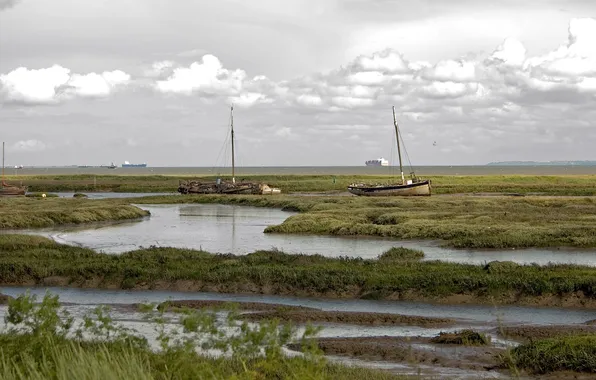 Ships, stranded, barges