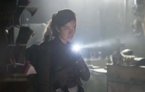 Flashlight, The Walking Dead, The walking dead, Christian Serratos, Rosita