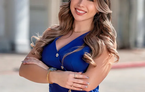 Smile, Hair, Pose, Pants