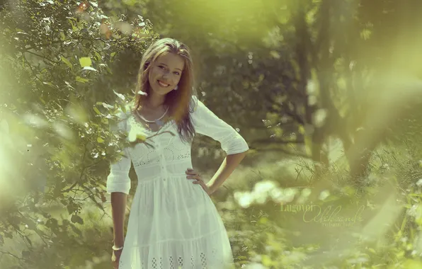 Greens, girl, the sun, nature, glare, dress, is, beautiful