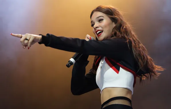 Concert, microphone, singer, brown hair, beauty, speech, Hailee Steinfeld, Haley Steinfeld