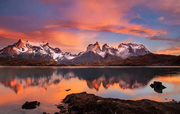 Picture lake, Morning, Chile, South America, Patagonia, the Andes mountains, national Park Torres del Paine, Peoe