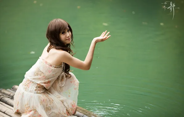 Picture summer, water, girl, drops, river, hand, pearl, the raft