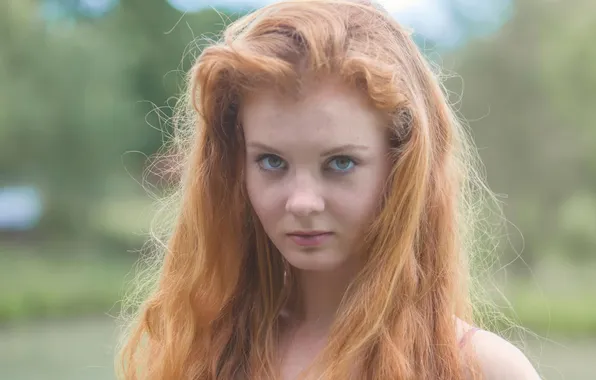 Picture portrait, redhead, Genevieve