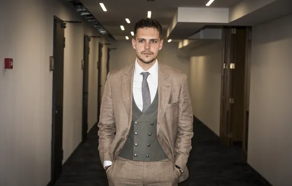 Picture pose, costume, actor, male, Milos Bikovich