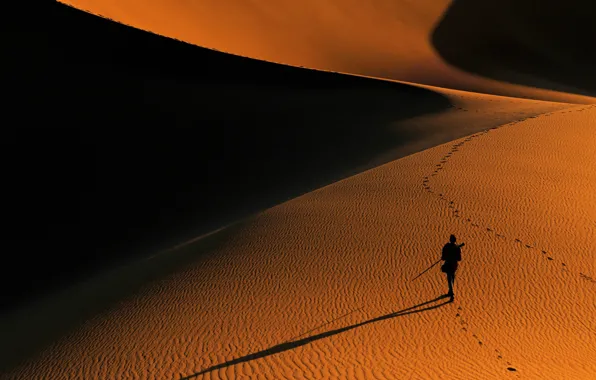 Sand, traces, desert, traveler