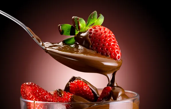 Picture the sweetness, chocolate, strawberry, spoon, dessert