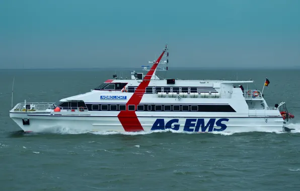 Sea, wave, catamaran