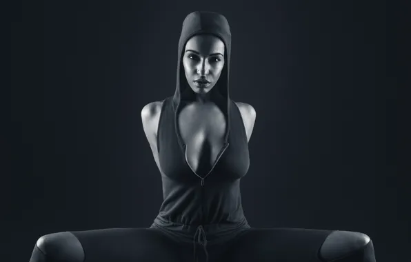 Picture chest, neckline, b-b, Lesslee King