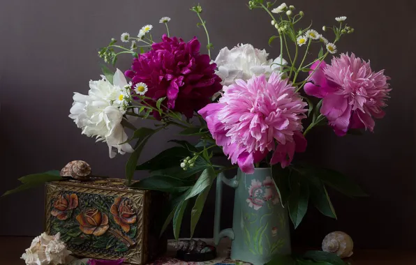 Leaves, flowers, the dark background, table, bouquet, box, vase, shell