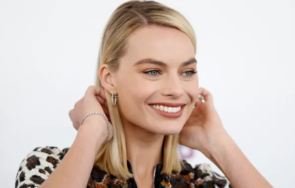 Look, pose, smile, actress, blonde, decoration, earring, look