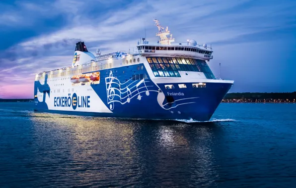 Sea, ship, liner