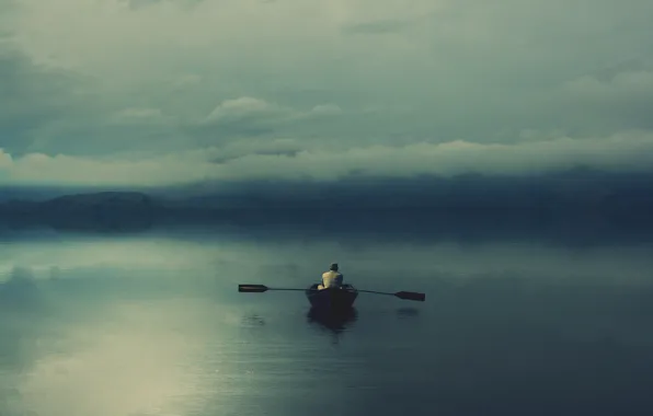 Picture loneliness, Lake, the boatman, haze