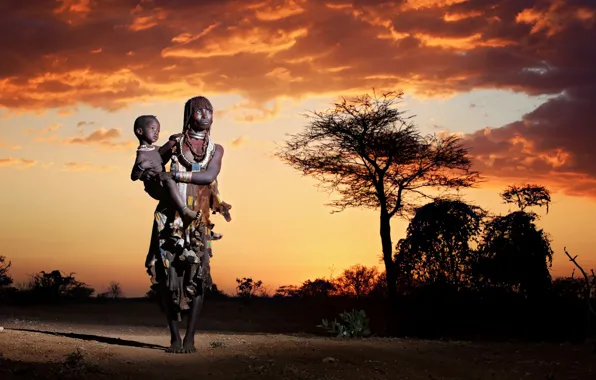 Picture Africa, the indigenous people, Mother and child