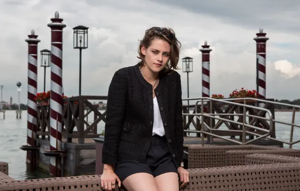 River, portrait, actress, brunette, Kristen Stewart, Kristen Stewart, promenade