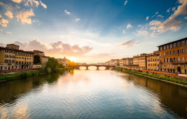 Picture the sky, the sun, river, home, Italy, Florence, Arno, the bridge of Santa trinità