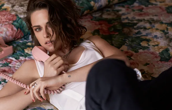 Kristen Stewart, hair, look, bed, actress, phone