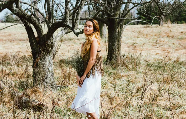 Picture girl, trees, is, curls