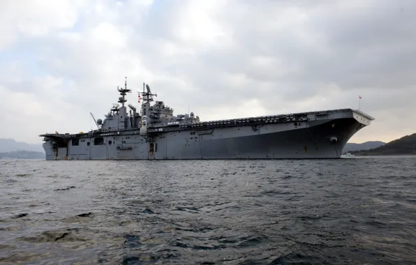 Picture weapons, ship, USS Bonhomme Richard