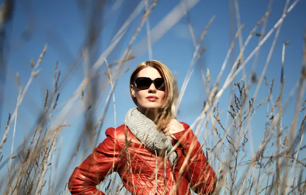 The sky, grass, girl, glasses, jacket, bright
