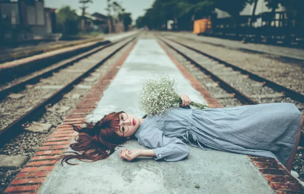 Picture look, rails, lies, Asian