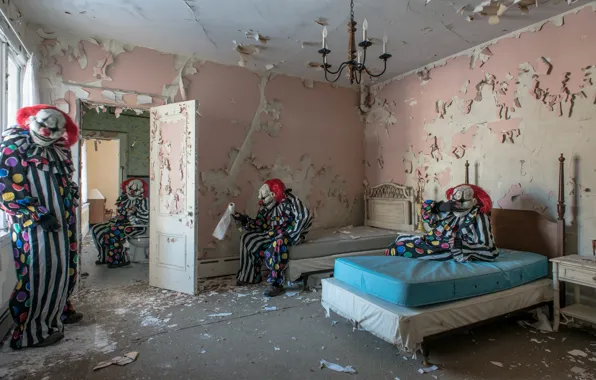 Room, bed, clowns