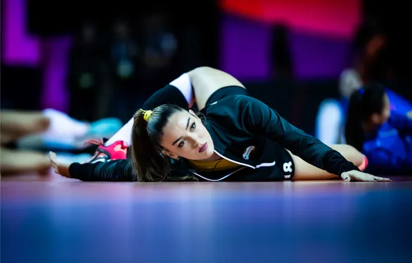 Wallpaper pose, brunette, on the floor, cute girl, Zehra Gunesh, Zehra Gunes, Turkish volleyball player, VK Vakyfbank for mobile and desktop, section спорт, resolution 3840x2559 - download