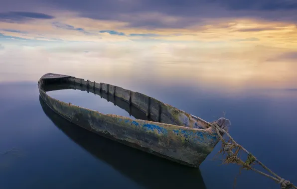 The sky, lake, boat
